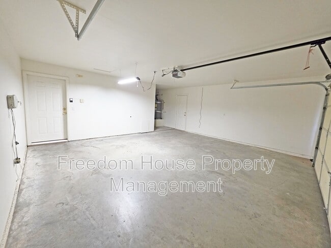 Building Photo - 2250 S Ambush St