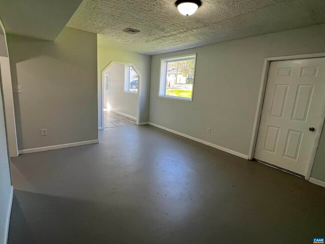 Building Photo - 1307 King St