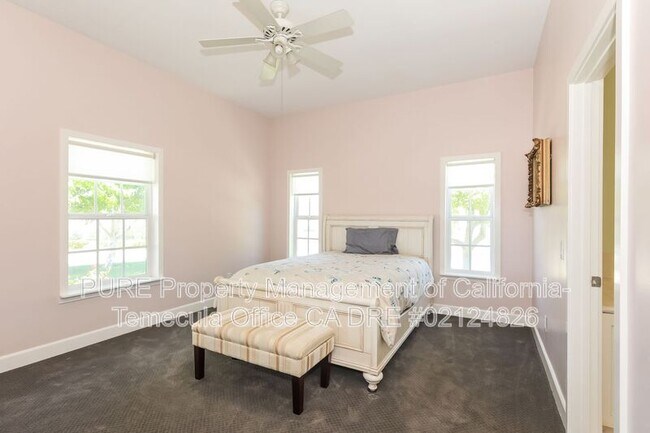 Building Photo - 36475 Avenida La Cresta