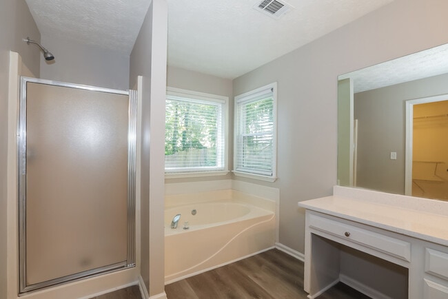 Building Photo - Stylish 4-bedroom Home in Lawrenceville	GA