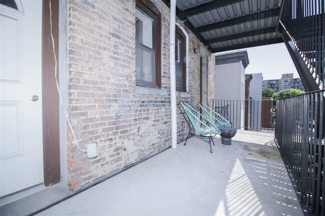 Building Photo - 314 Monroe St