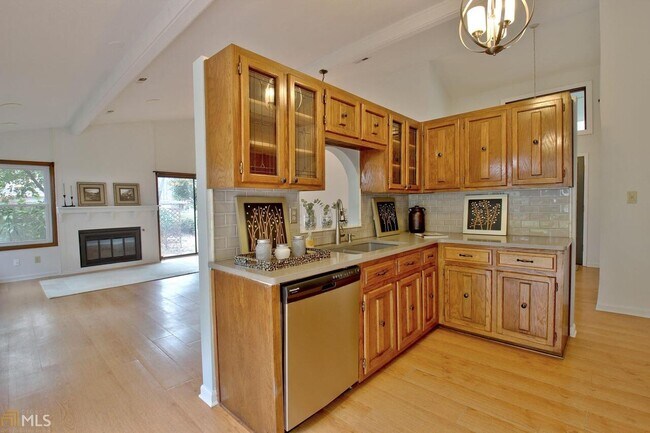 Building Photo - 203 Raintree Bend