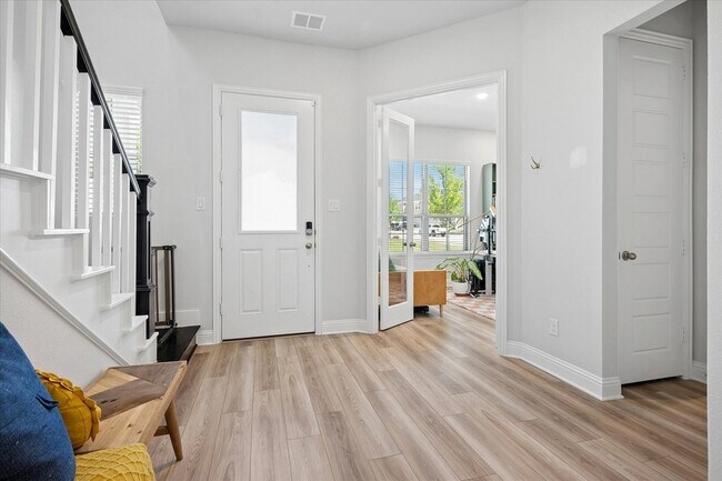 Building Photo - 7207 Daytona Mews