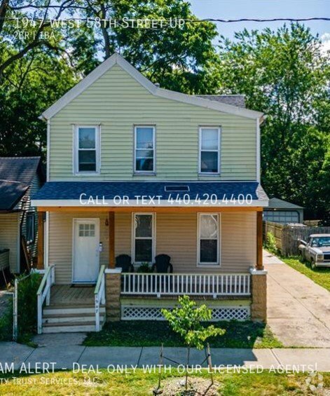 Building Photo - Charming 2-Bedroom Up Unit with Terrace in...