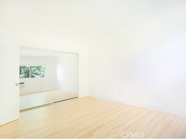 Building Photo - 2027 Vista Del Mar Ave