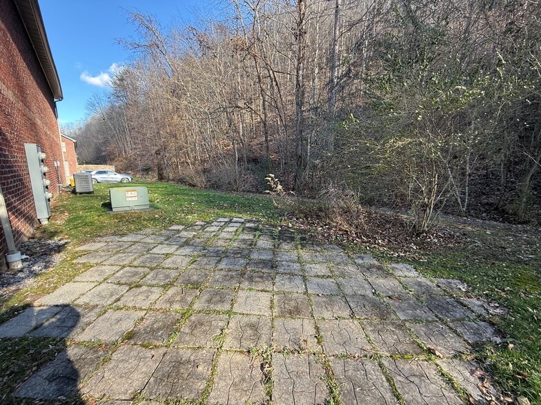 Building Photo - 111 Renee Ln