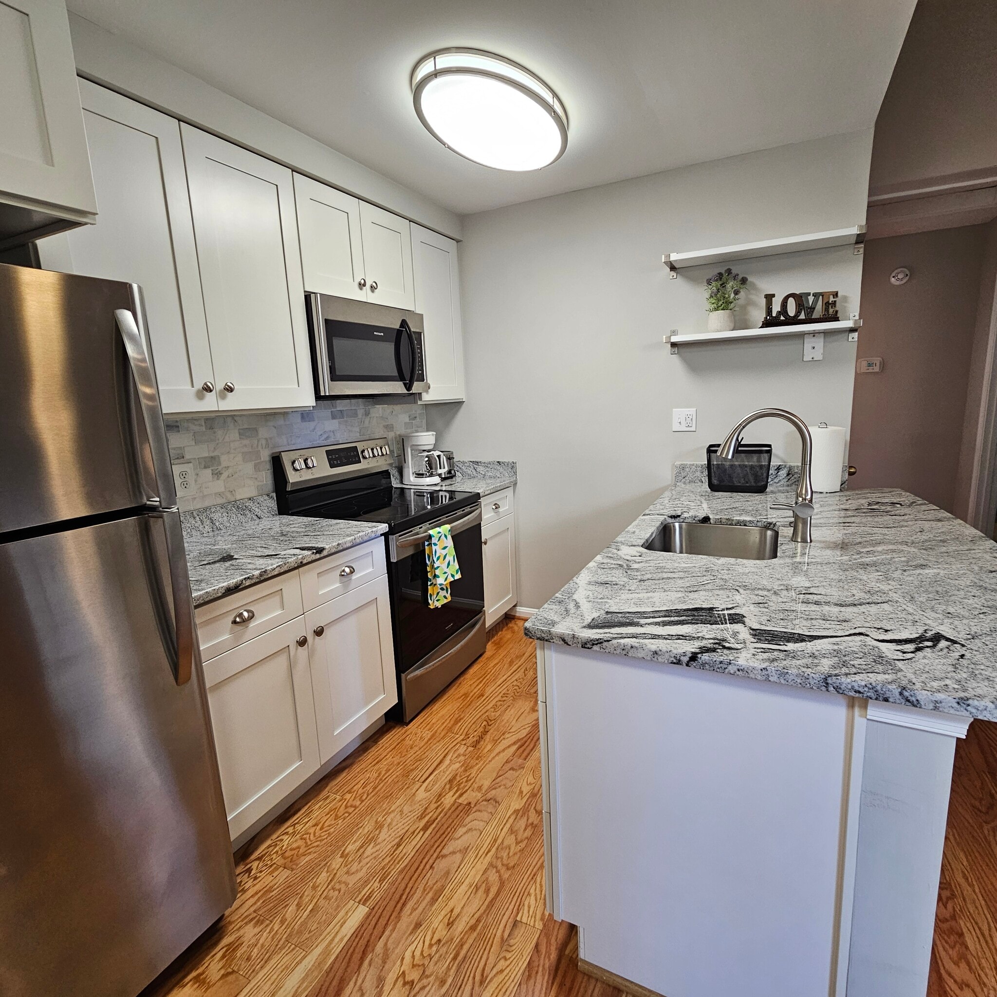 Building Photo - 8637 Beekman Pl