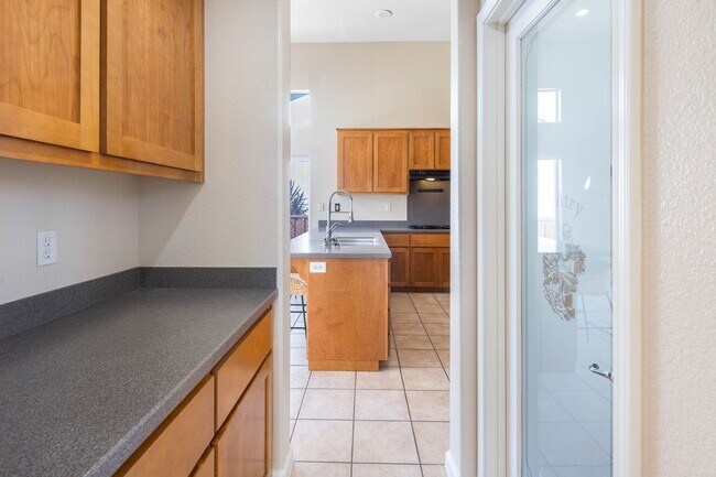 Building Photo - Gorgeous 4 Bedroom with SOLAR in Shadow Lakes!