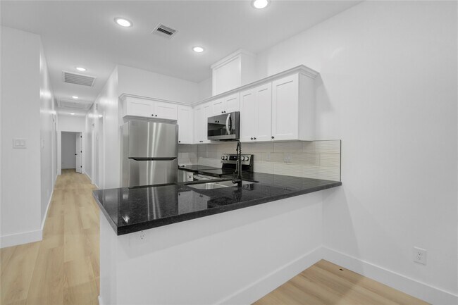 Building Photo - 8412 Sunnyhill St