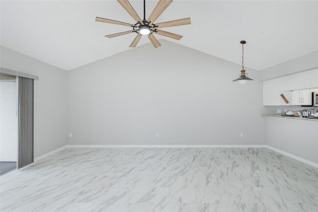 Building Photo - Beautifully Updated Condo