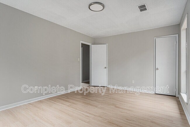 Building Photo - 784 15th Ct NW