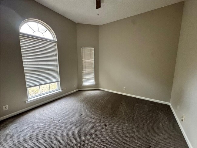 Building Photo - 183 Wood Crest Cir