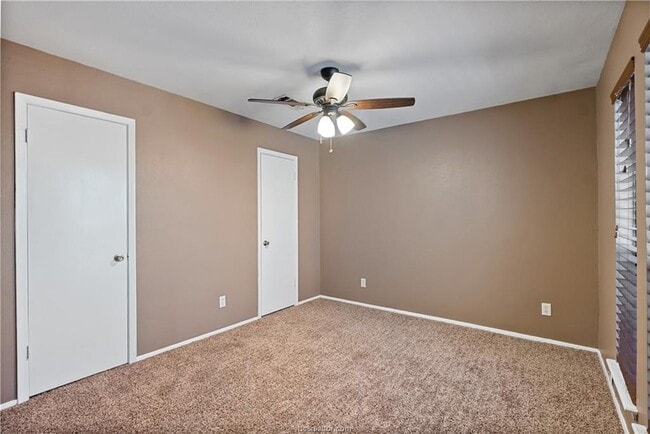 Building Photo - 2101 Barak Ln