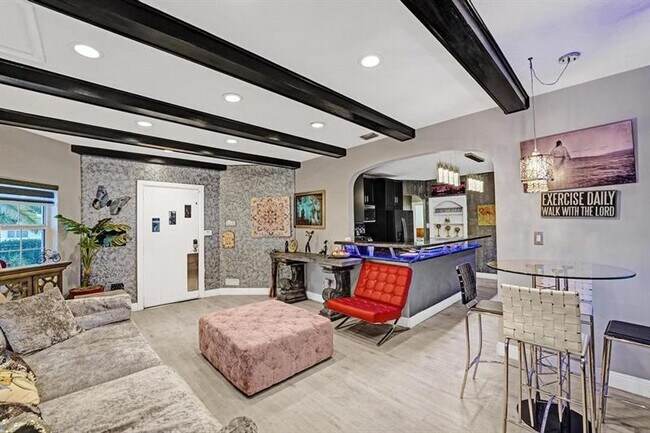 Building Photo - 2000 Jackson St