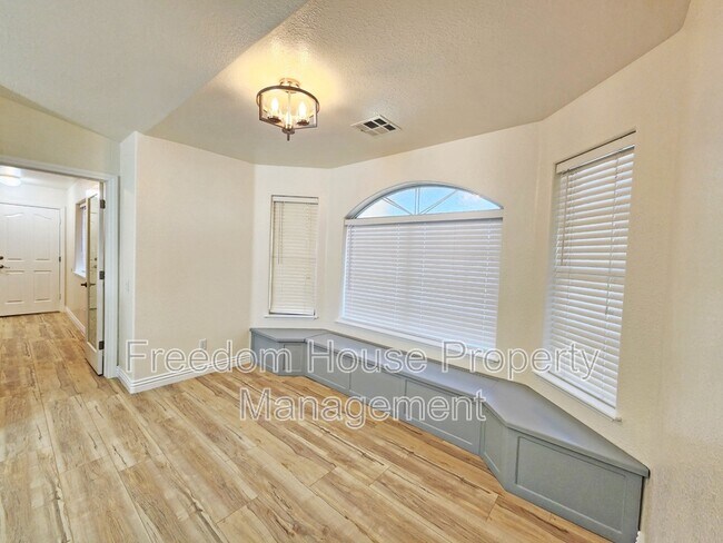 Building Photo - 3741 Malibou Ave