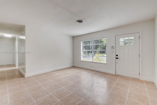 Building Photo - 1601 SW 32nd Pl