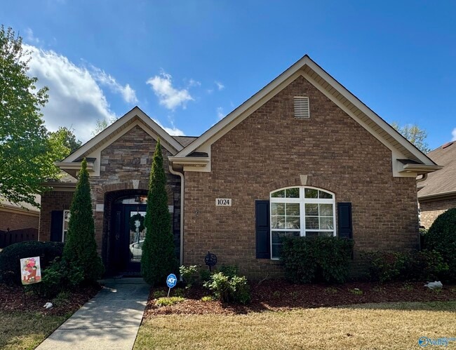 Building Photo - 1024 Split Rock Cove