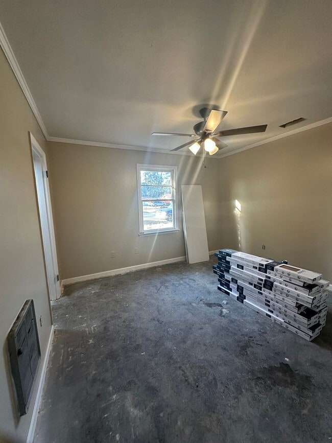 Building Photo - 3 Bed/2 Bath Home- Under Renovations