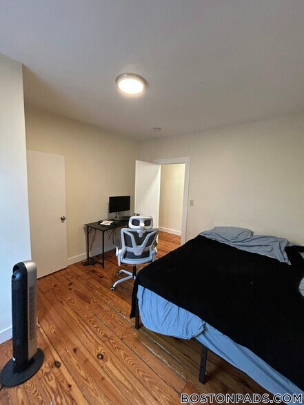 Building Photo - 66 Pleasant St