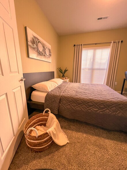 Building Photo - 1241 Strassner Dr