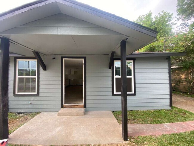 Building Photo - BEAUTIFUL HOME IN HOUSTON. MOVE IN READY!.