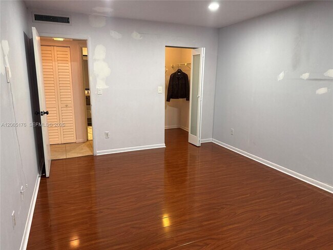 Building Photo - 9301 SW 92nd Ave