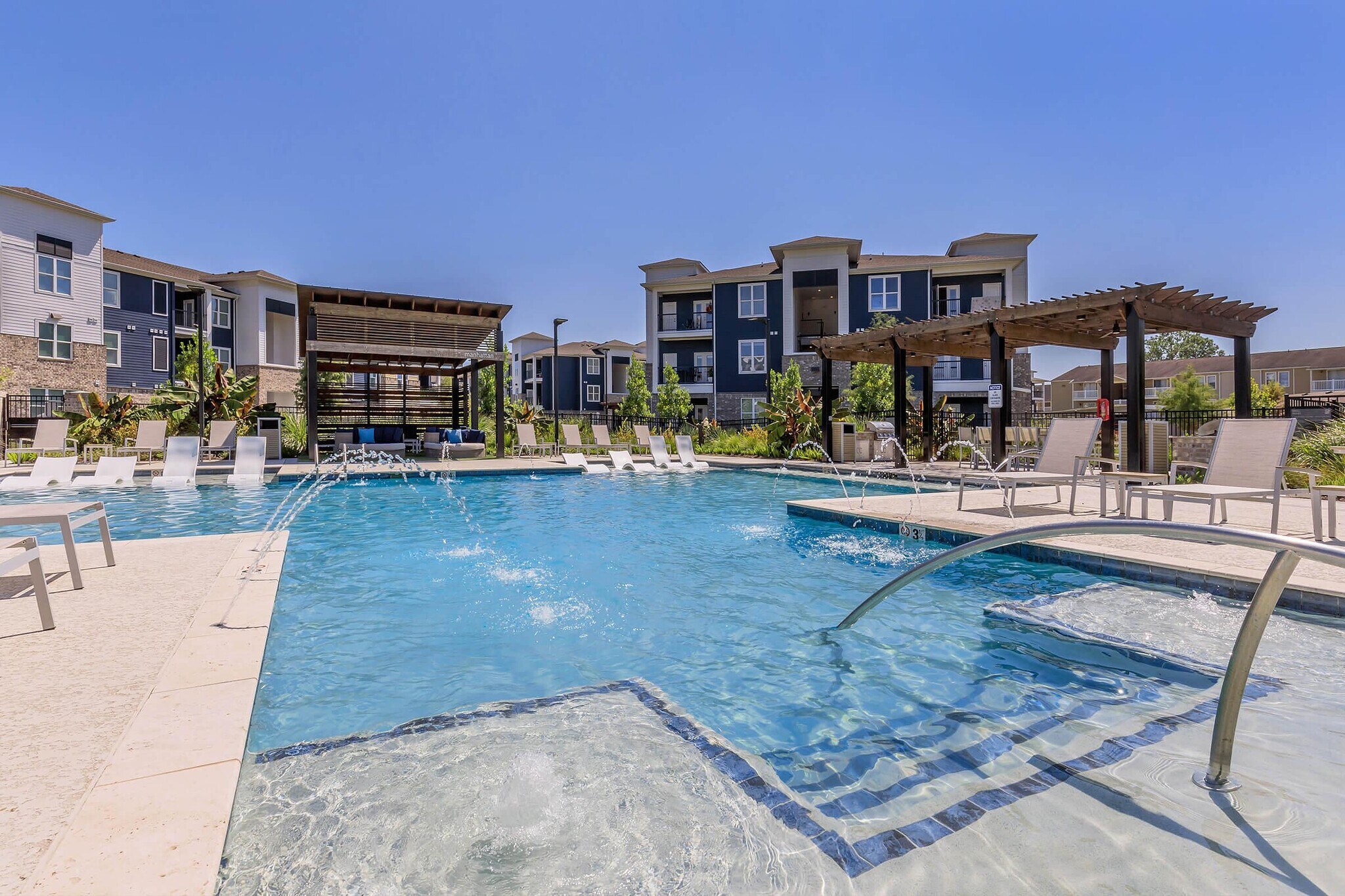 Building Photo - 1499 Central Park Blvd