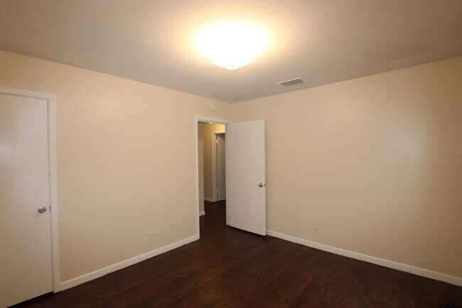 Building Photo - 420 E Hudson St