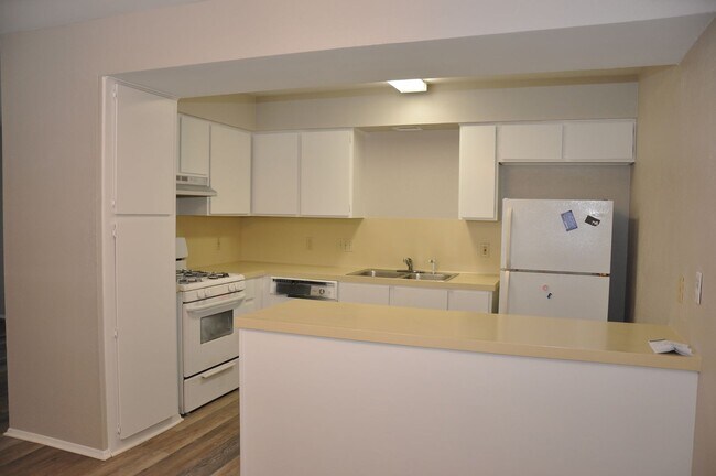 Building Photo - 10810 Topperwein Dr