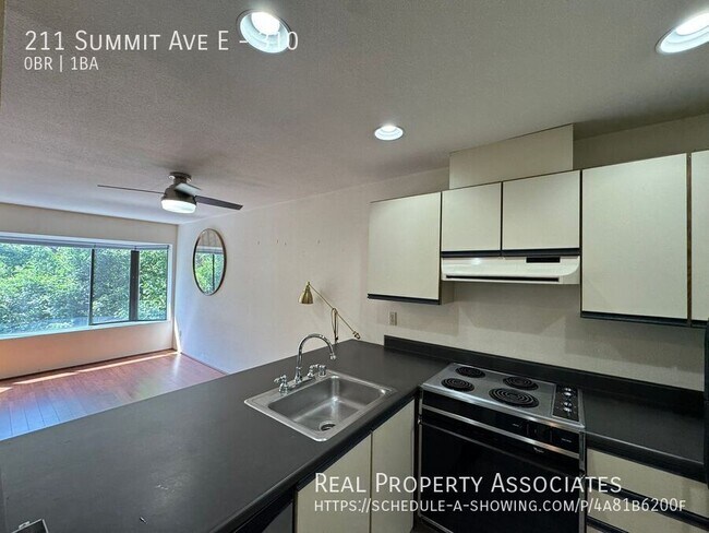 Building Photo - 211 Summit Ave E