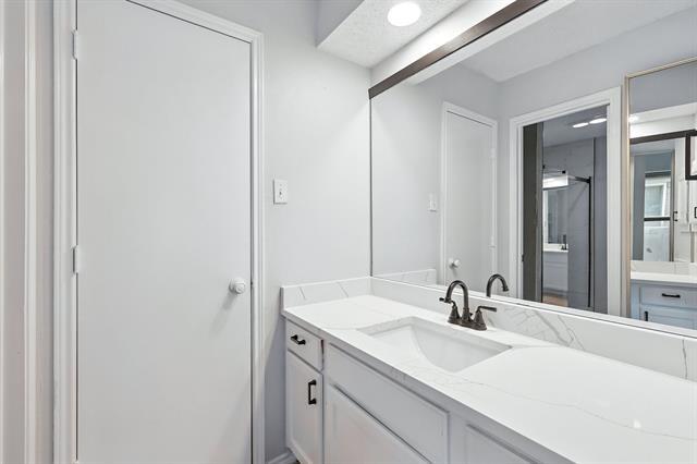 Building Photo - 712 Greenleaf Dr