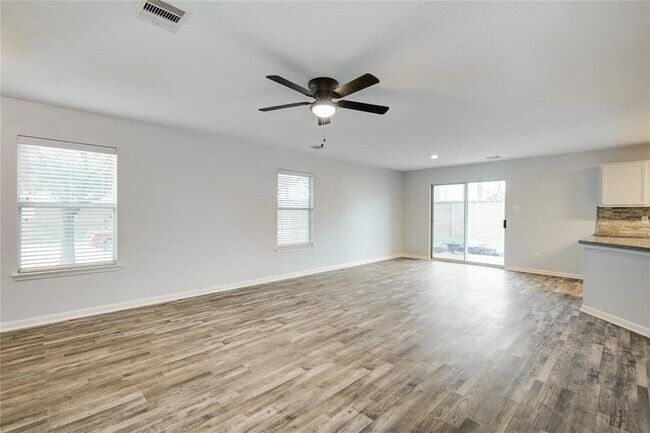 Building Photo - 7130 Cypress Pr Dr