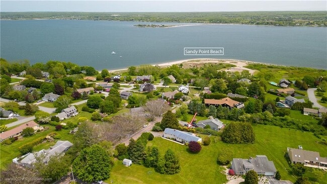 Building Photo - 501 Sandy Point Ave