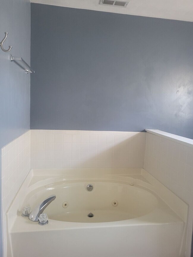 Building Photo - 3719 Bridlepath Ln