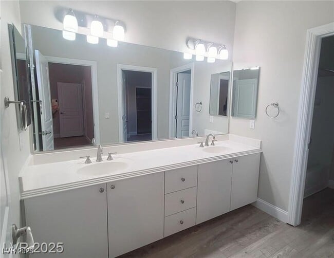 Building Photo - 927 Via Canale Dr