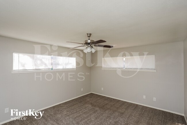 Building Photo - 417 Lakeside Dr