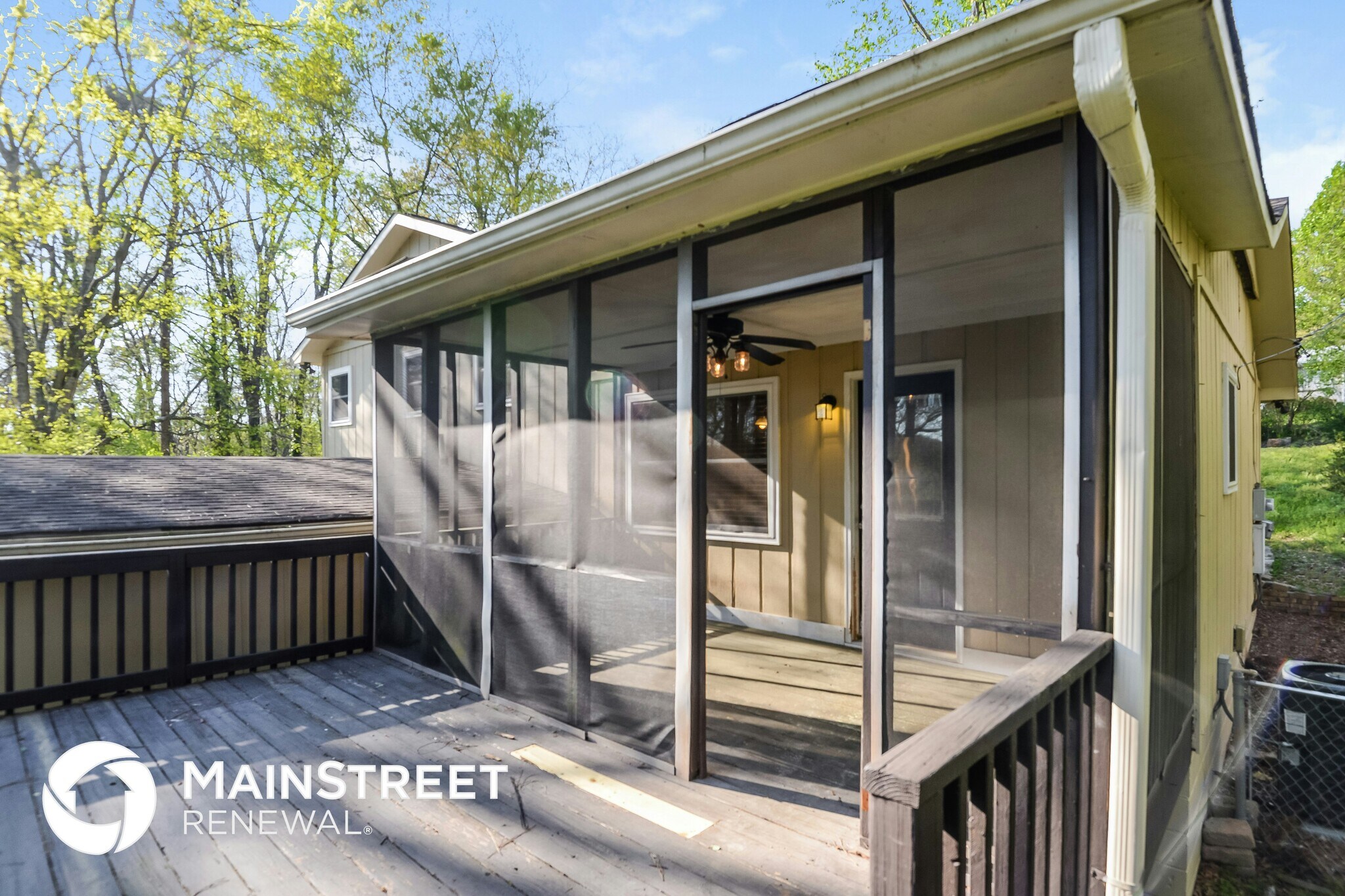 Building Photo - 4501 Oak Dr