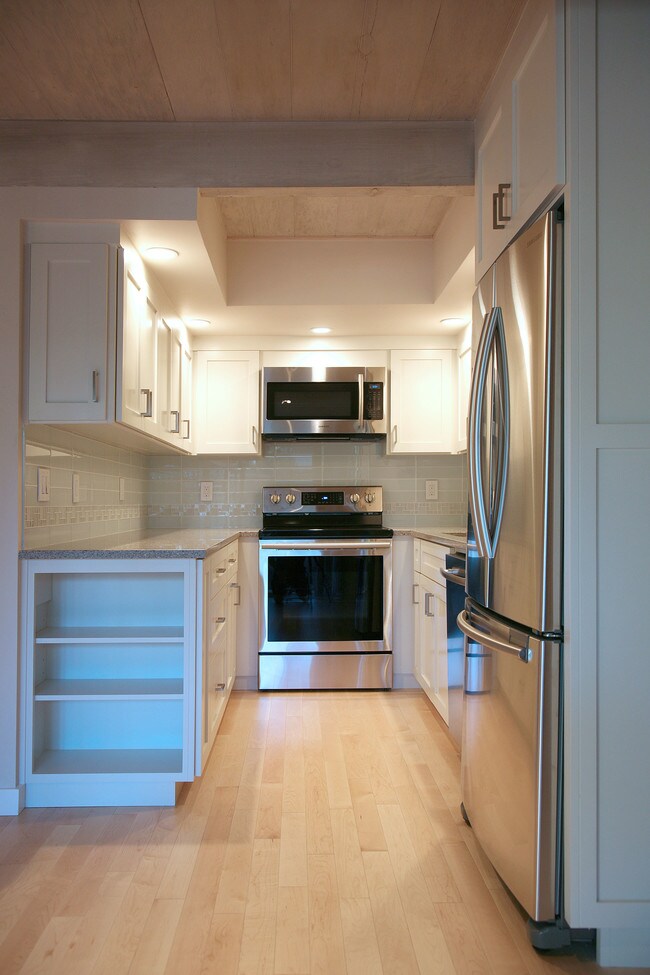 Building Photo - 278 Monroe Dr