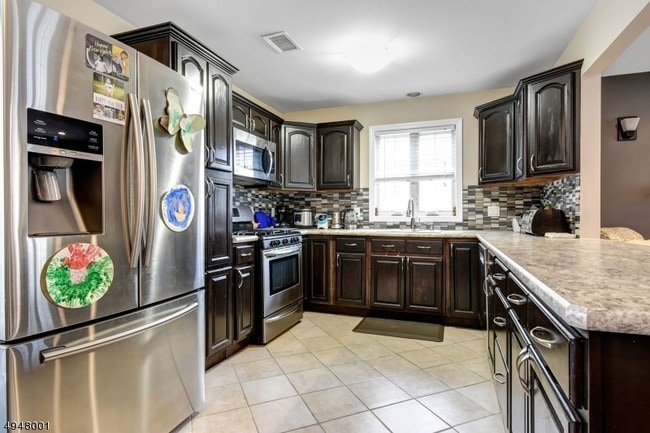 Building Photo - 221 Hillside Ave