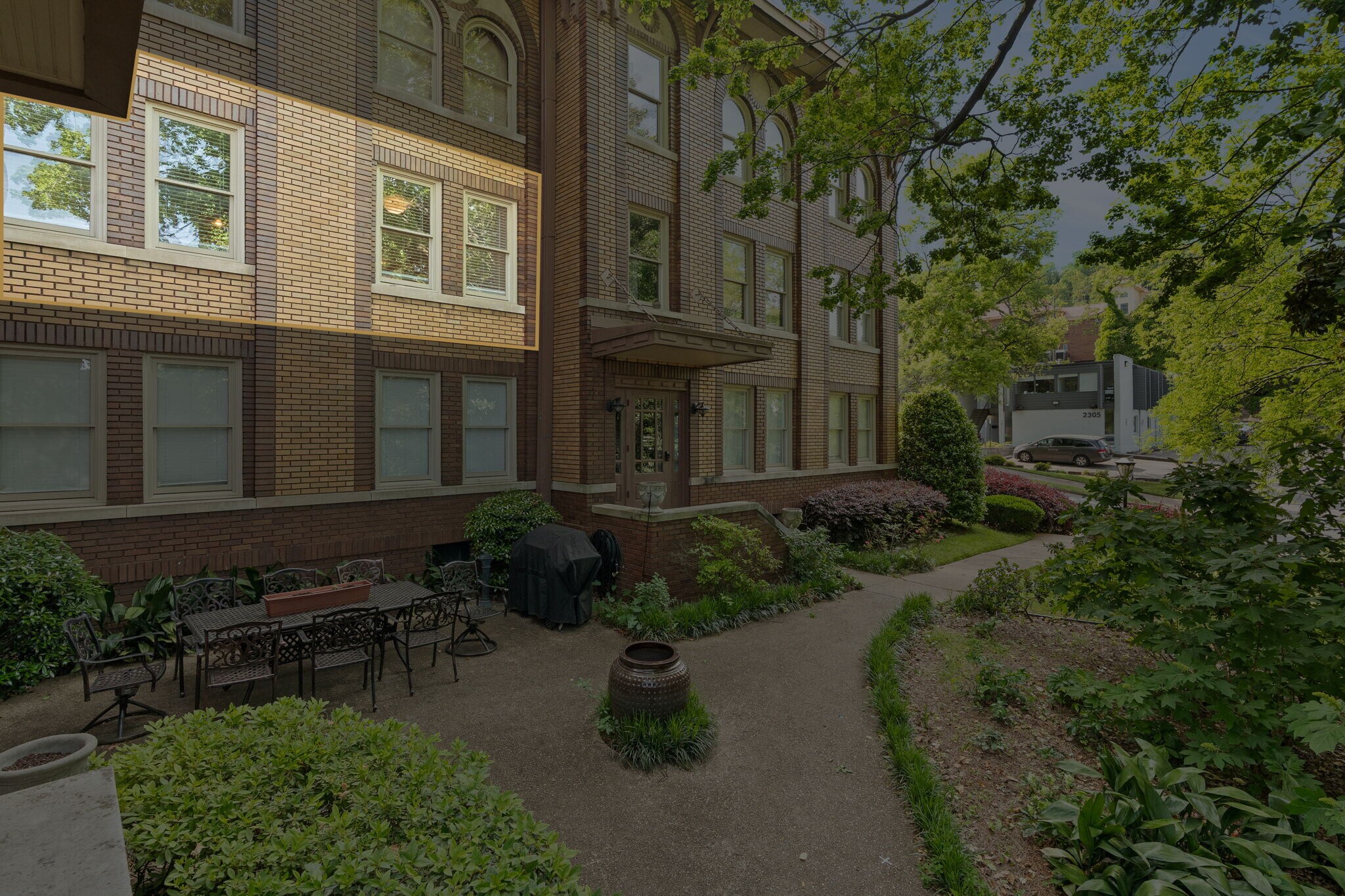 Building Photo - 2242 Arlington Ave S