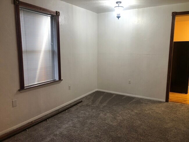 Building Photo - 618 Tingley Ave