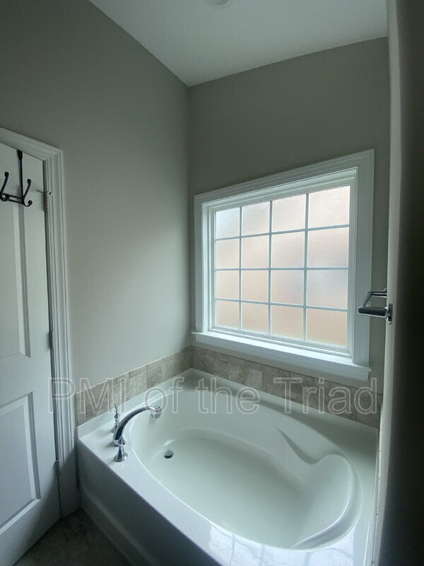 Building Photo - 832 Silver Leaf Dr