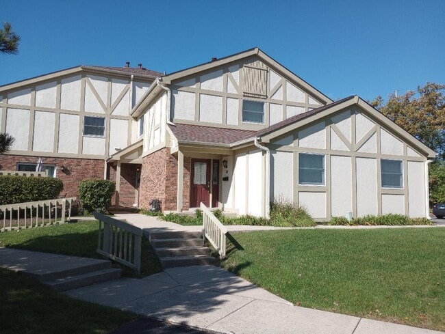 Primary Photo - 110 Queens Cove