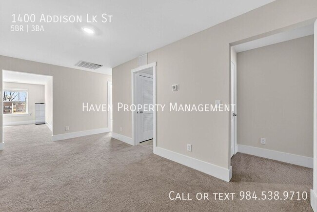 Building Photo - 1400 Addison Lk St