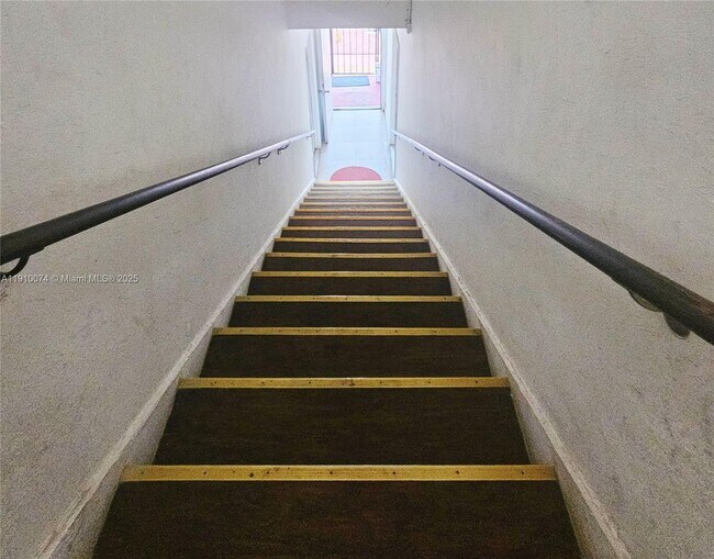 Building Photo - 977 SW 5th St