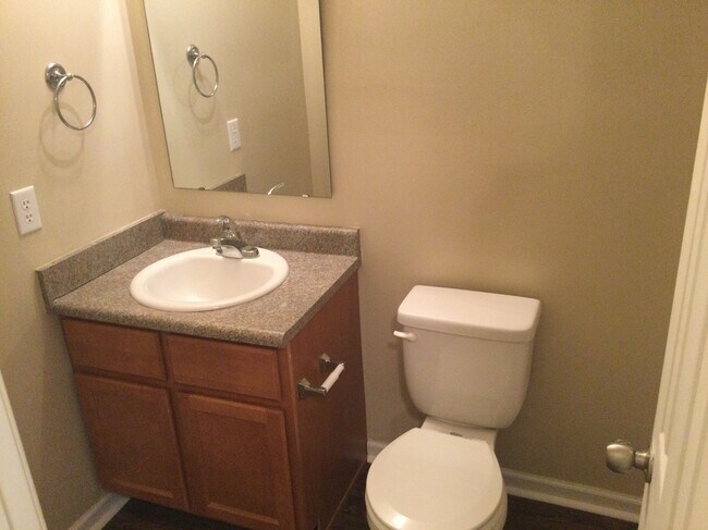Building Photo - 1236 Saticoy Ct