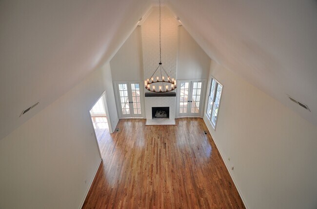 Building Photo - Delightful in Downing Creek