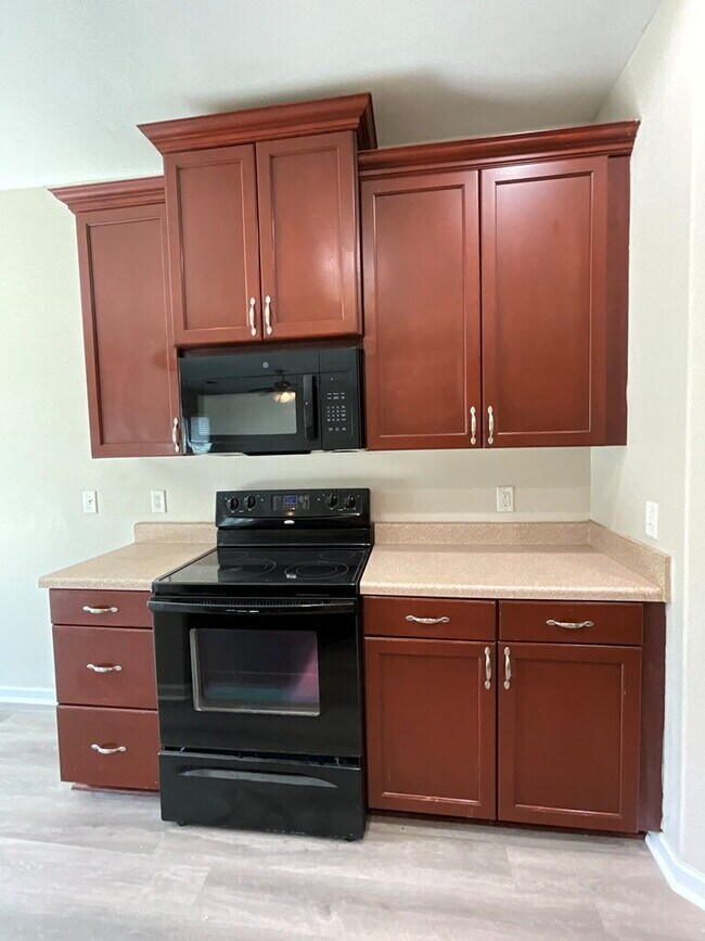 Building Photo - Great Amenities
