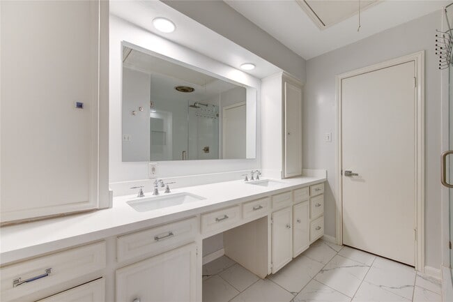 Building Photo - 438 E Fair Harbor Ln