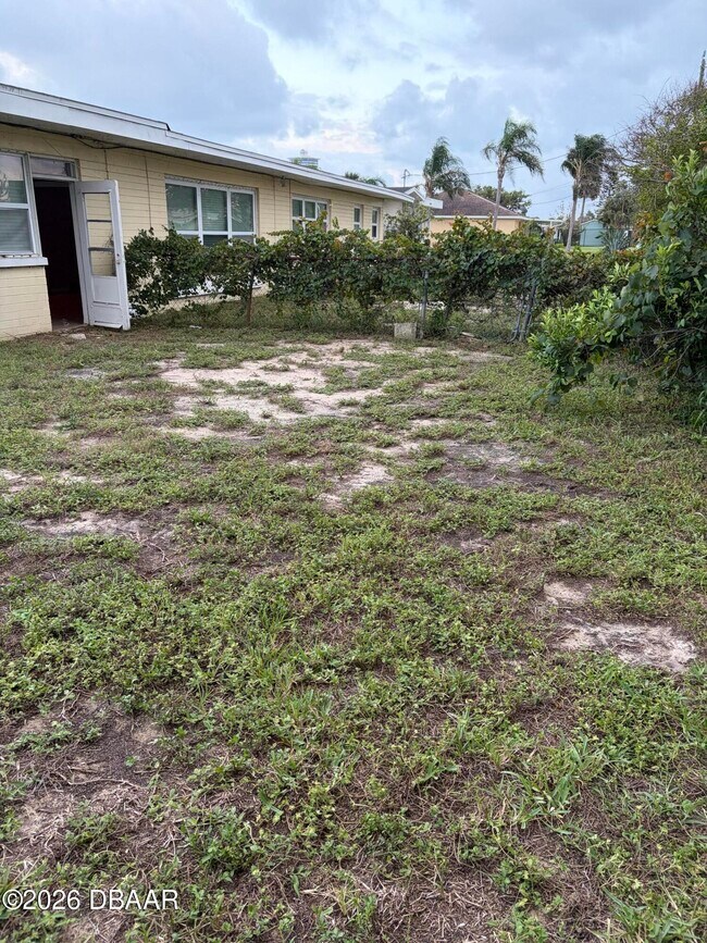 Building Photo - 2537 Coral Way W